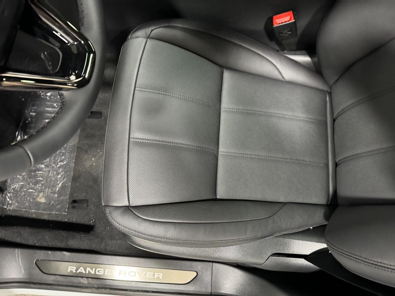 Land Rover Range Rover Evoque Vehicle Full-screen Gallery Image 25