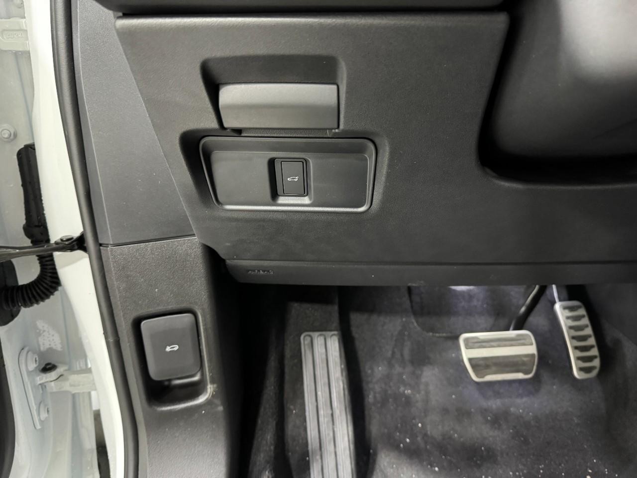 Land Rover Range Rover Evoque Vehicle Full-screen Gallery Image 27