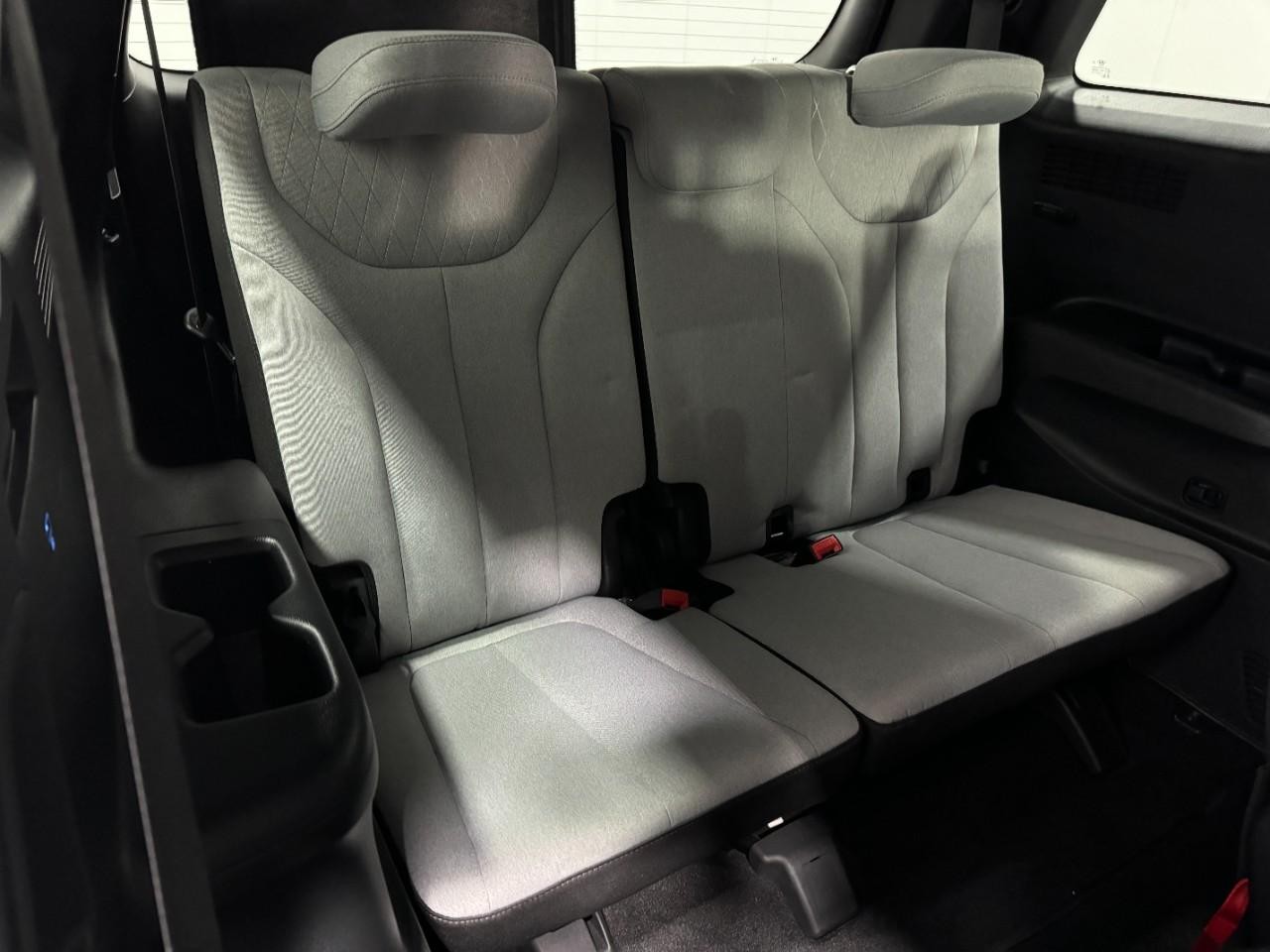 Hyundai Palisade Vehicle Full-screen Gallery Image 11