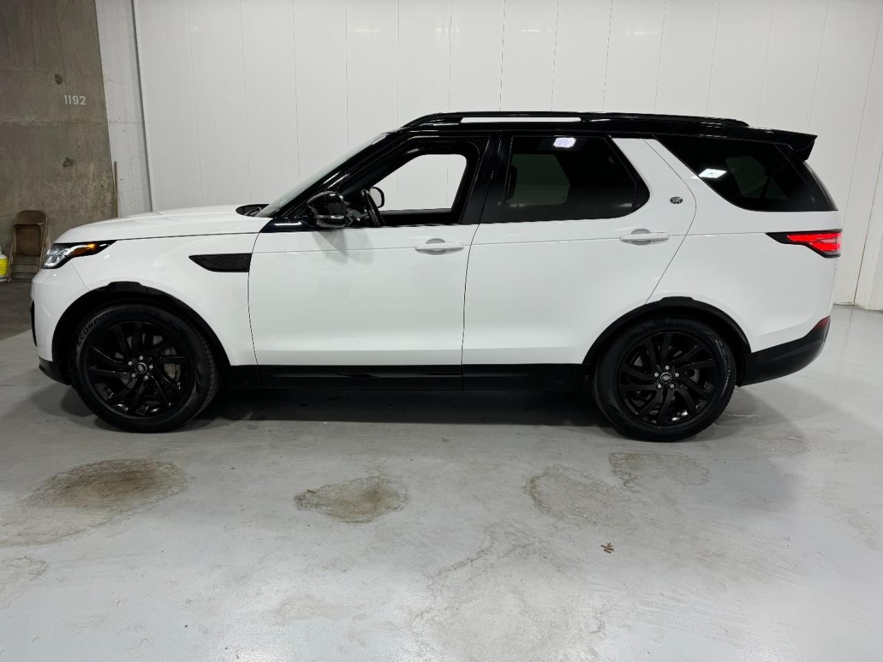 Land Rover Discovery Vehicle Full-screen Gallery Image 02