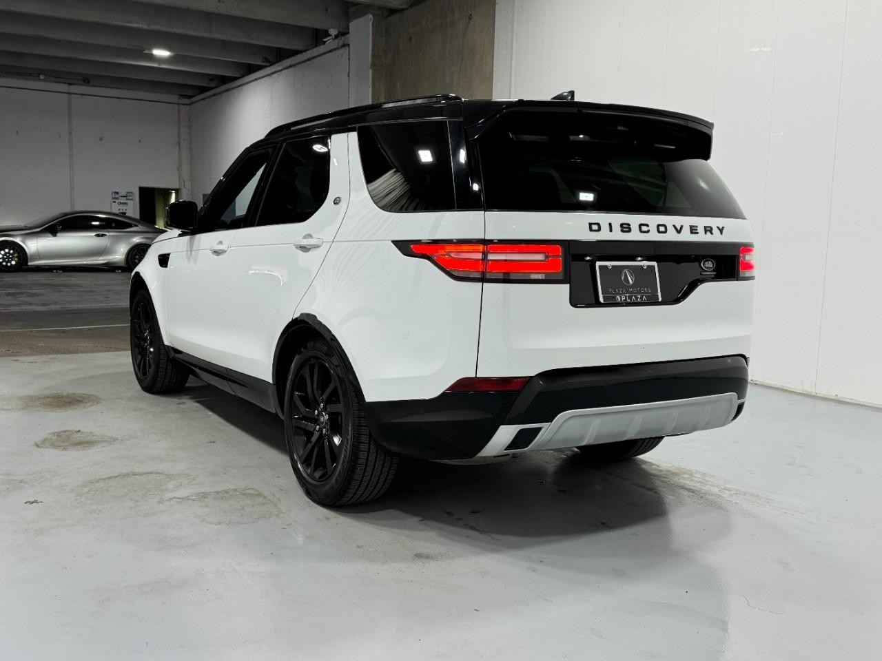 Land Rover Discovery Vehicle Full-screen Gallery Image 03