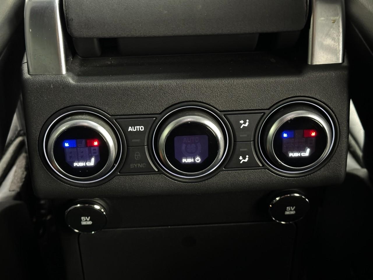 Land Rover Discovery Vehicle Full-screen Gallery Image 11