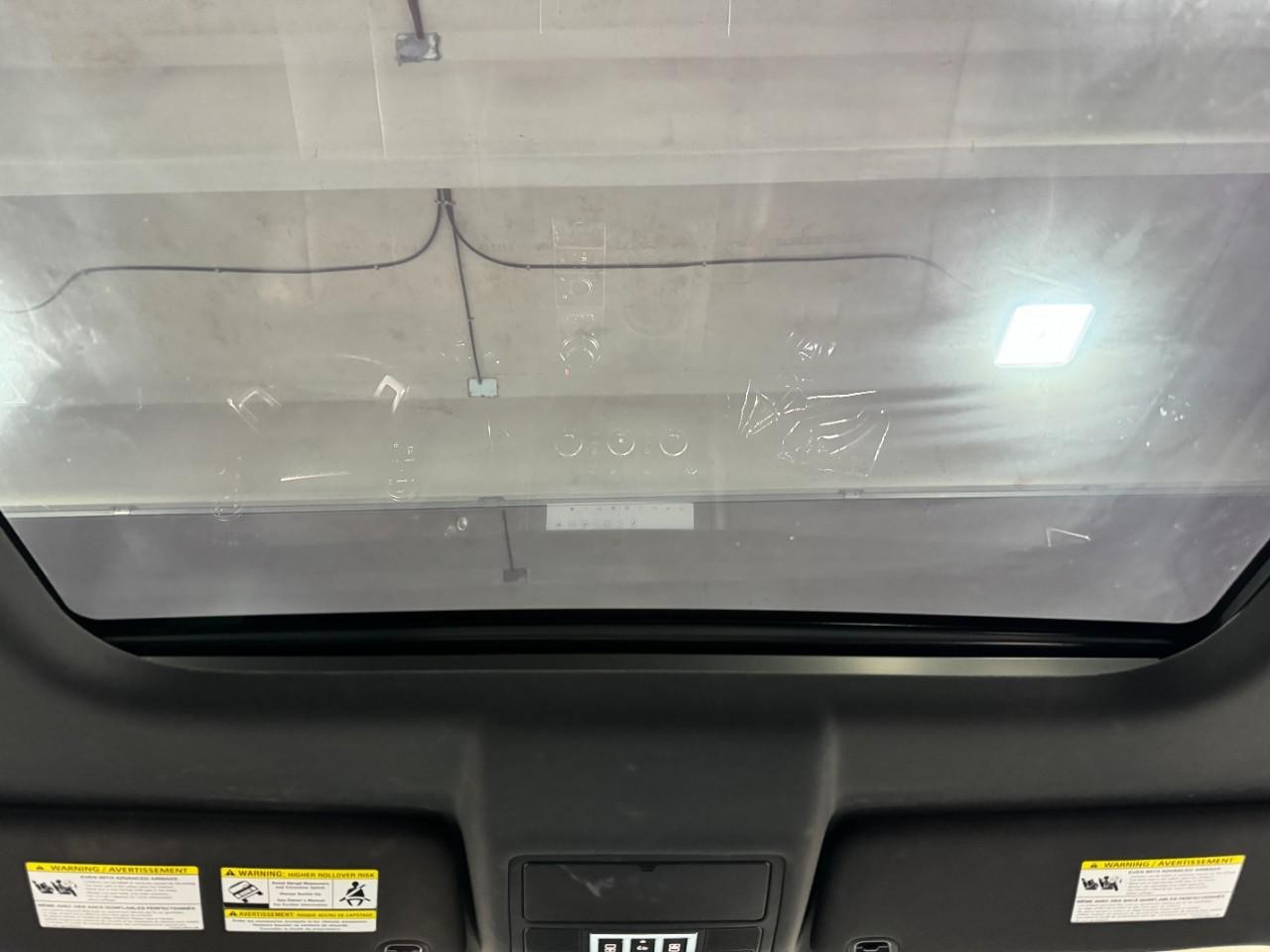 Land Rover Discovery Vehicle Full-screen Gallery Image 12