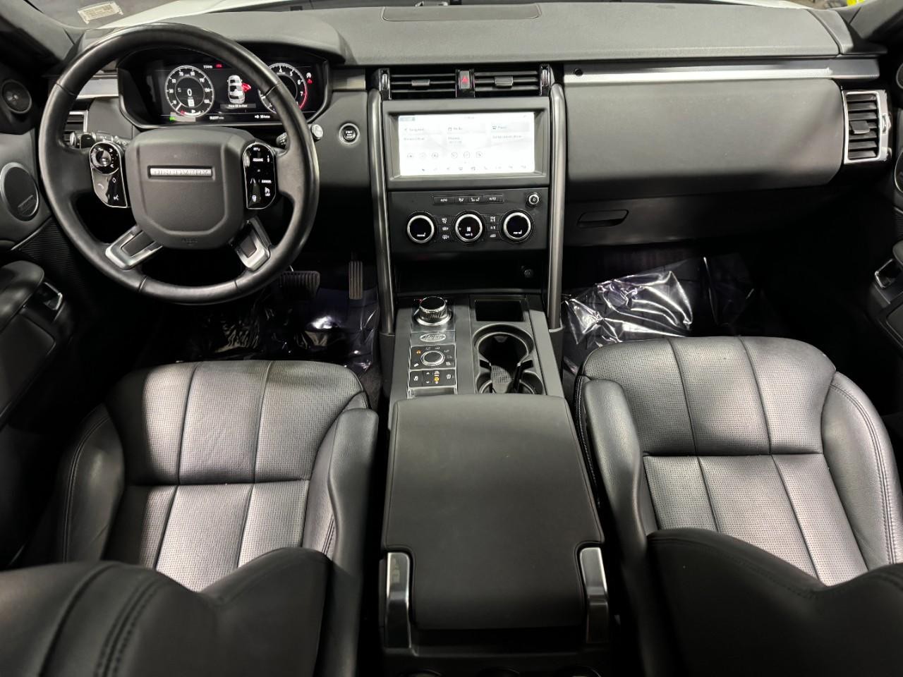 Land Rover Discovery Vehicle Full-screen Gallery Image 13