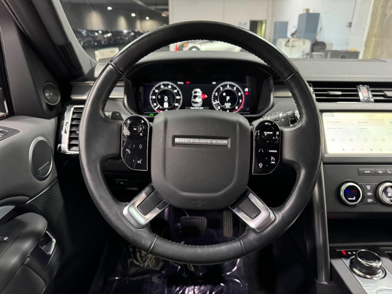 Land Rover Discovery Vehicle Full-screen Gallery Image 14