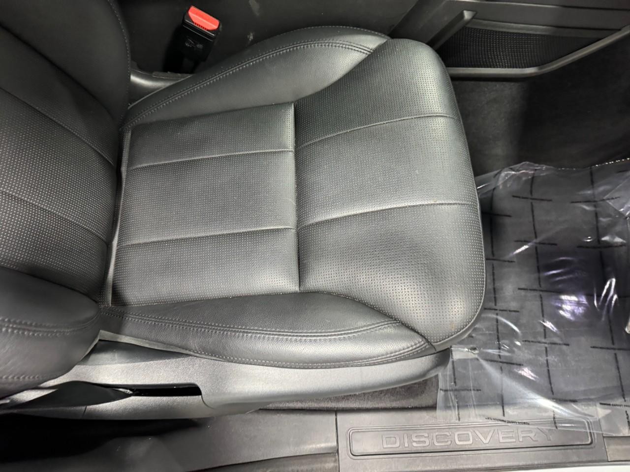 Land Rover Discovery Vehicle Full-screen Gallery Image 20