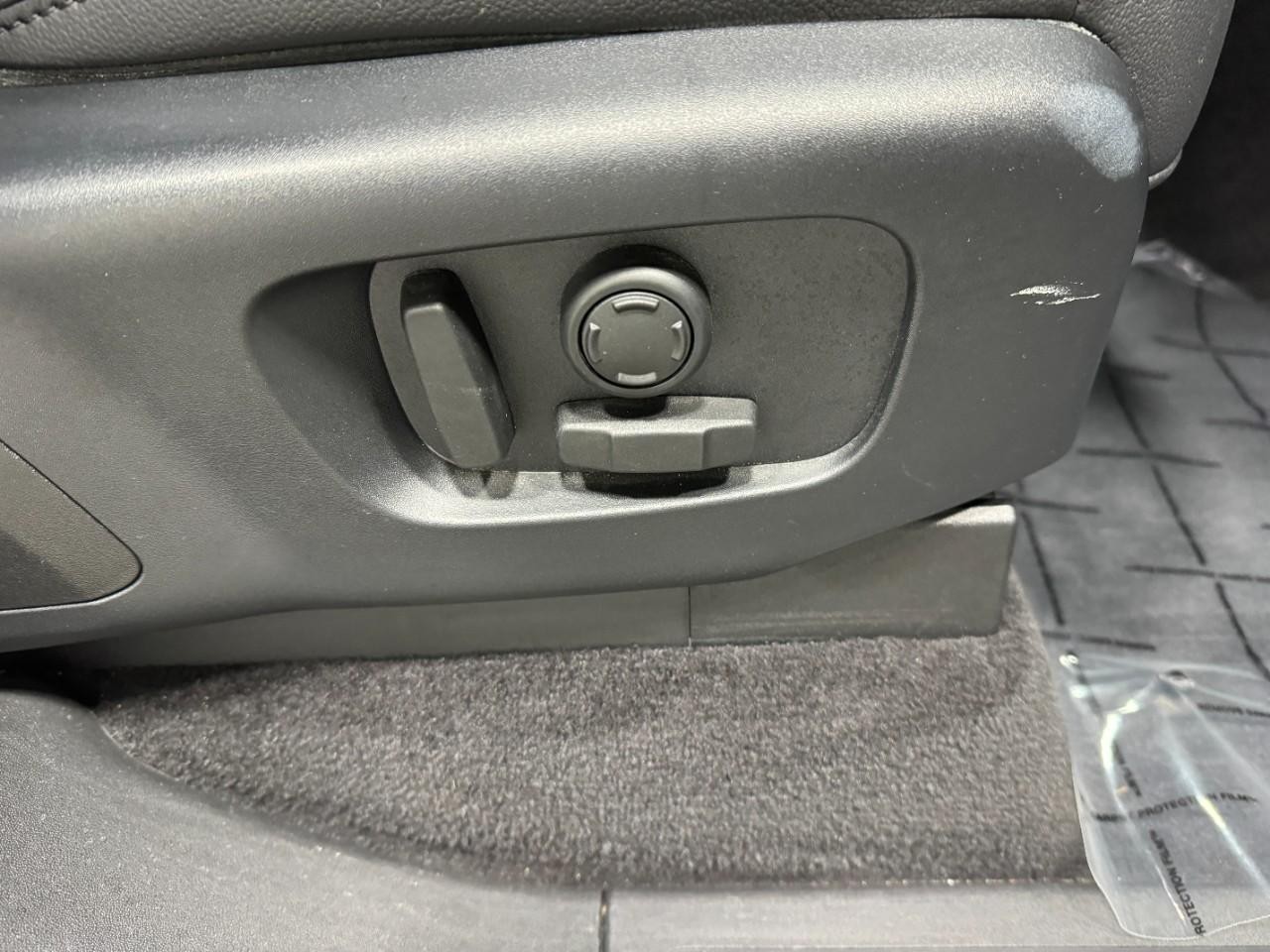 Land Rover Discovery Vehicle Full-screen Gallery Image 21