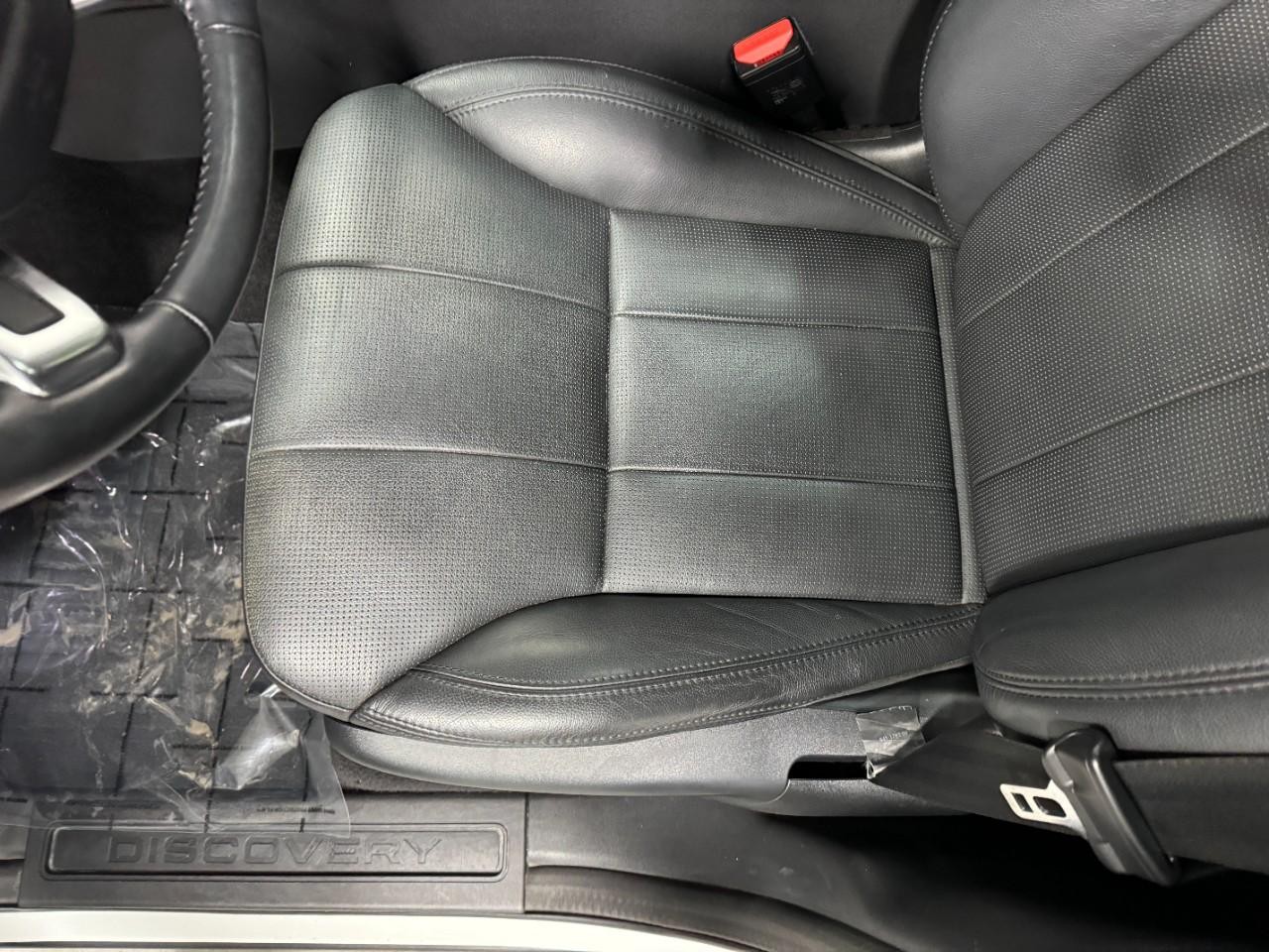 Land Rover Discovery Vehicle Full-screen Gallery Image 28