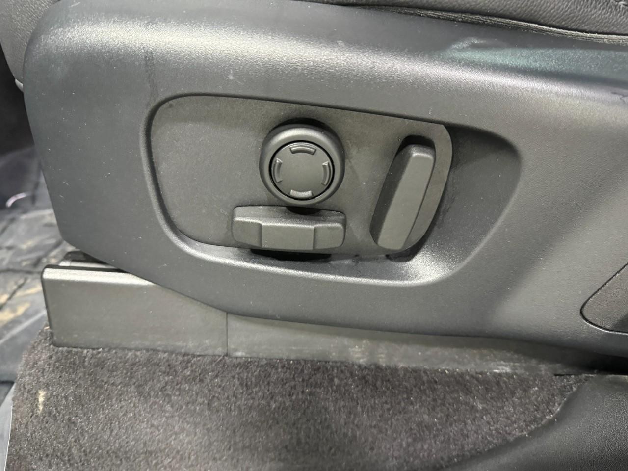 Land Rover Discovery Vehicle Full-screen Gallery Image 29