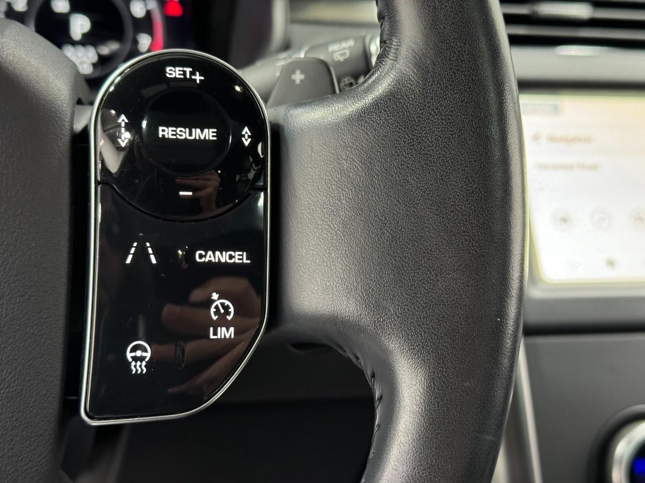 Land Rover Discovery Vehicle Full-screen Gallery Image 32