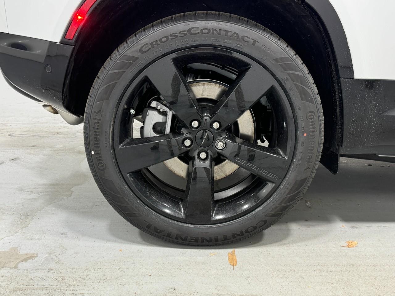 Land Rover Defender Vehicle Full-screen Gallery Image 5