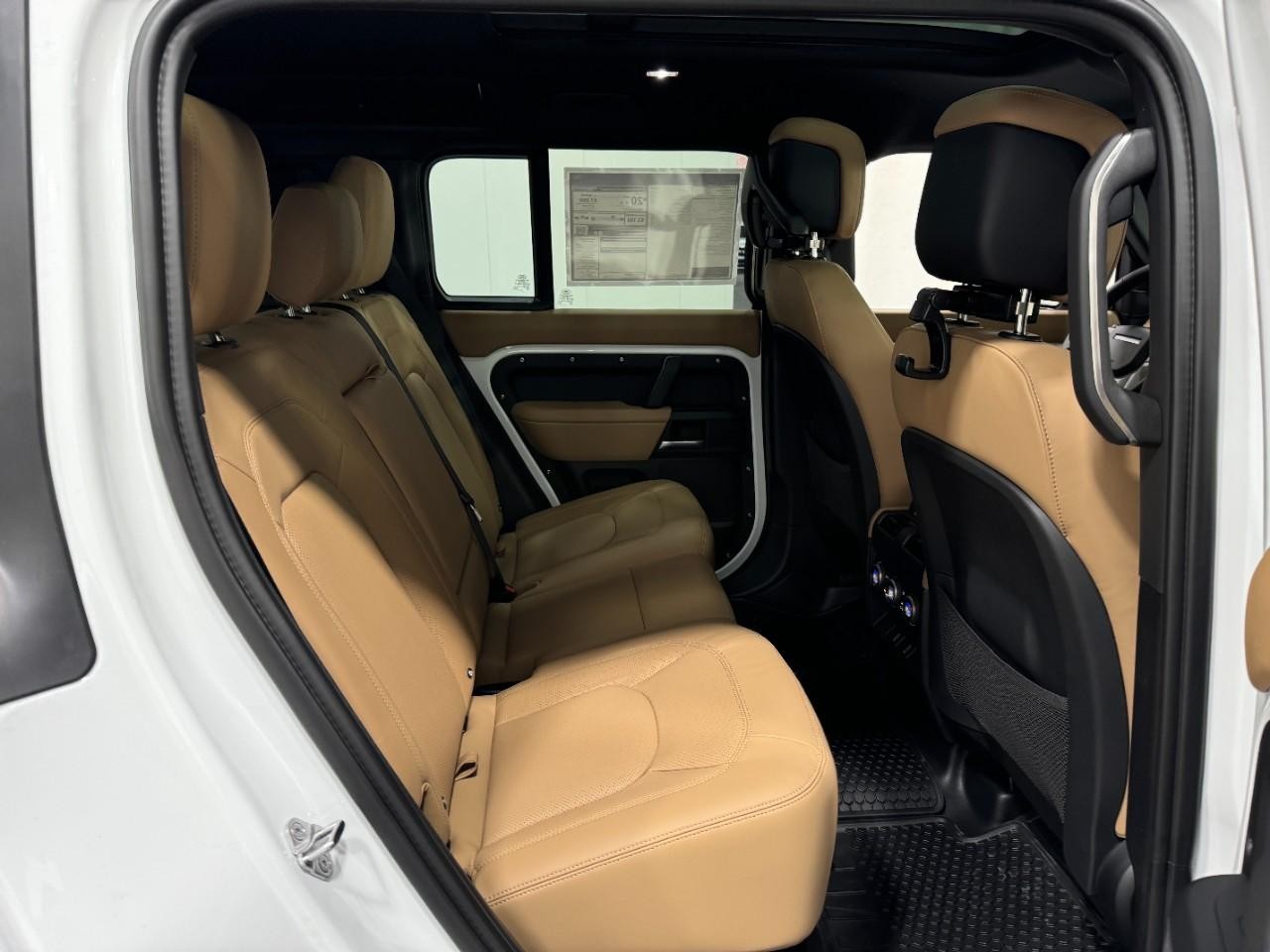 Land Rover Defender Vehicle Full-screen Gallery Image 10