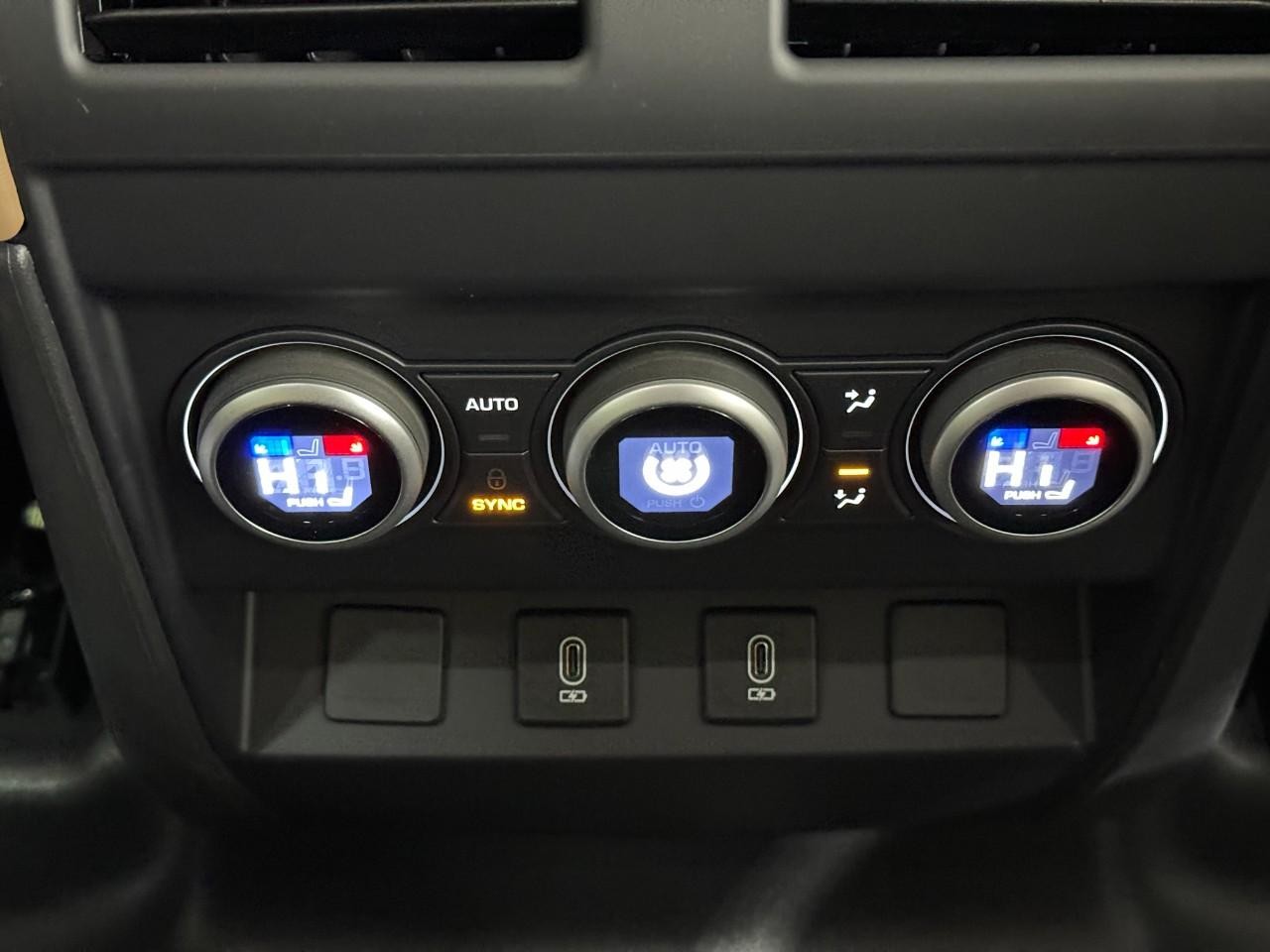 Land Rover Defender Vehicle Full-screen Gallery Image 11