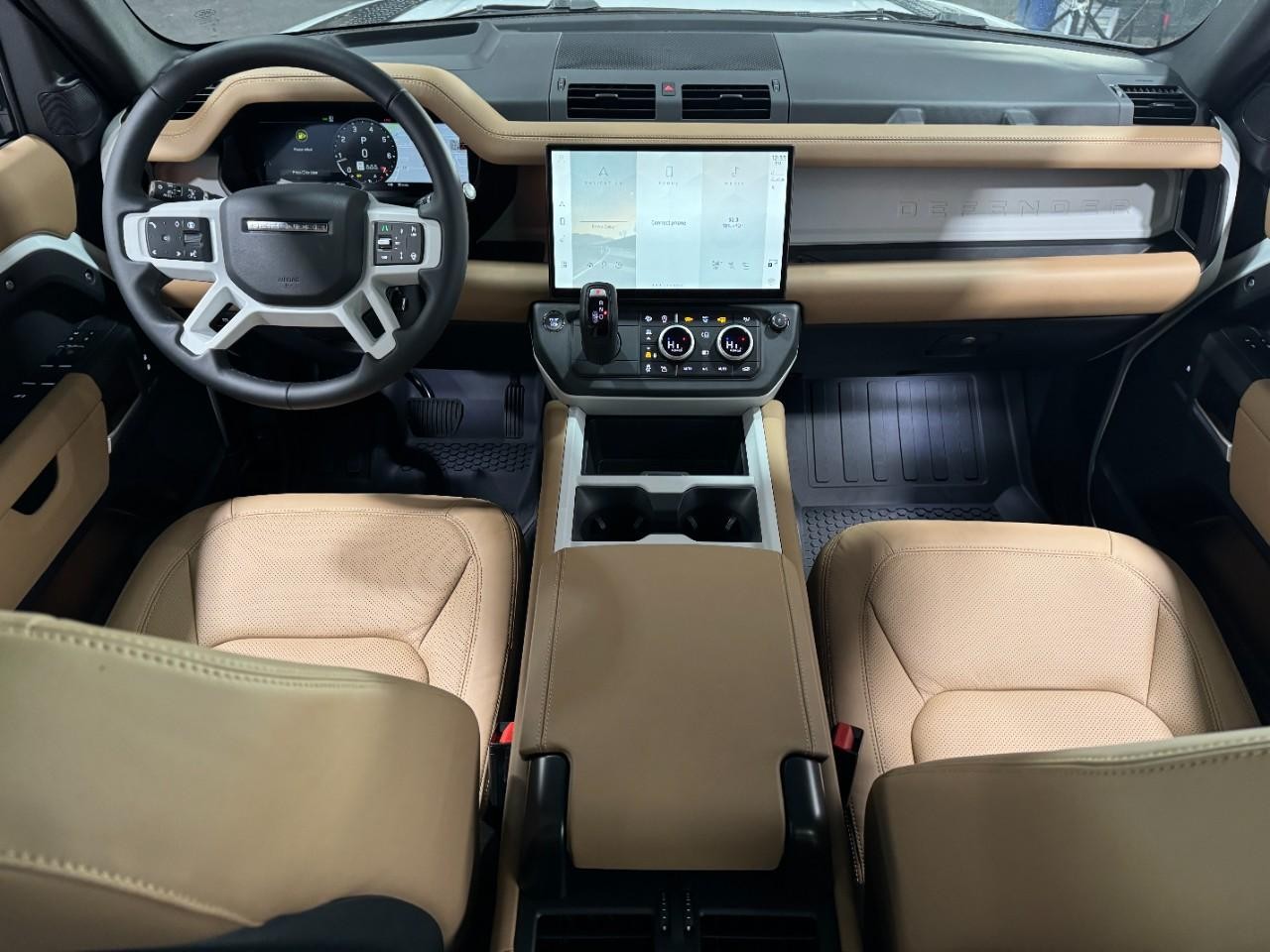 Land Rover Defender Vehicle Full-screen Gallery Image 13