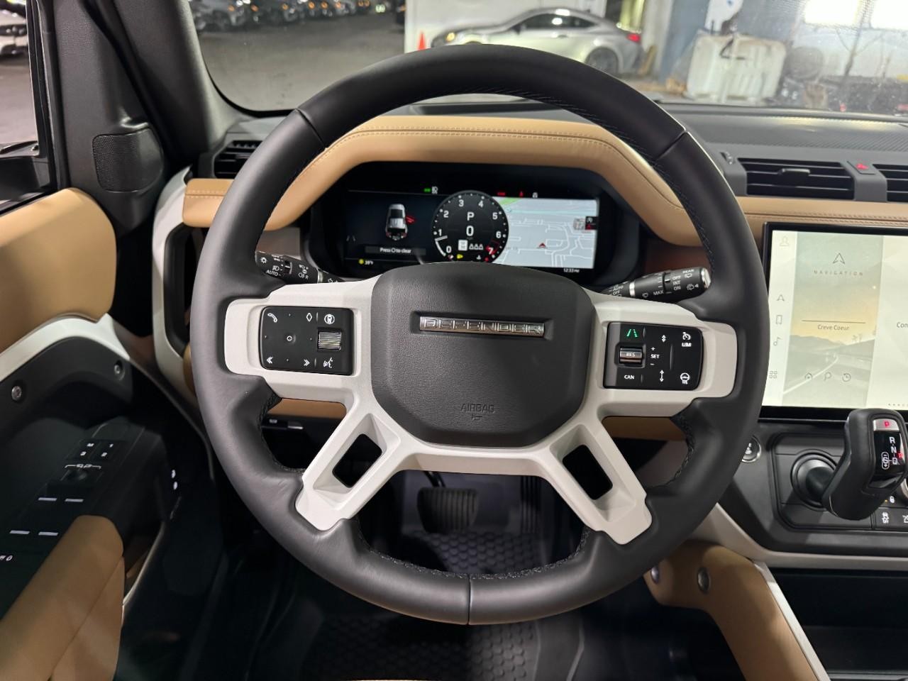 Land Rover Defender Vehicle Full-screen Gallery Image 14