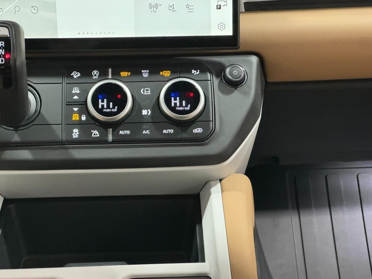 Land Rover Defender Vehicle Full-screen Gallery Image 16