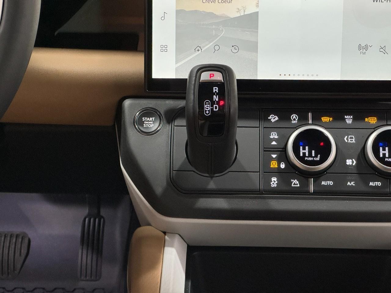 Land Rover Defender Vehicle Full-screen Gallery Image 17