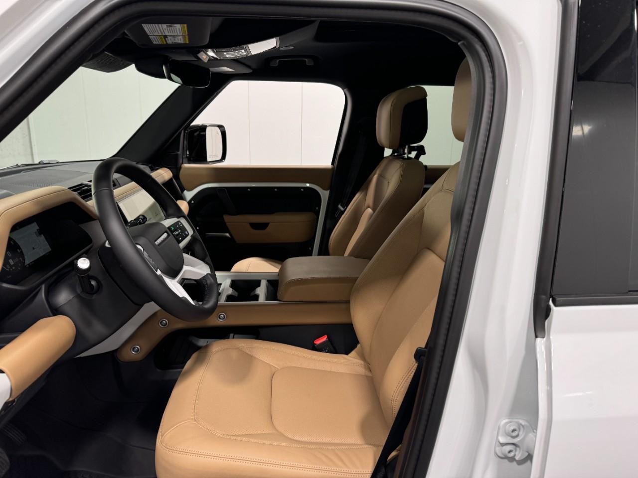 Land Rover Defender Vehicle Full-screen Gallery Image 26