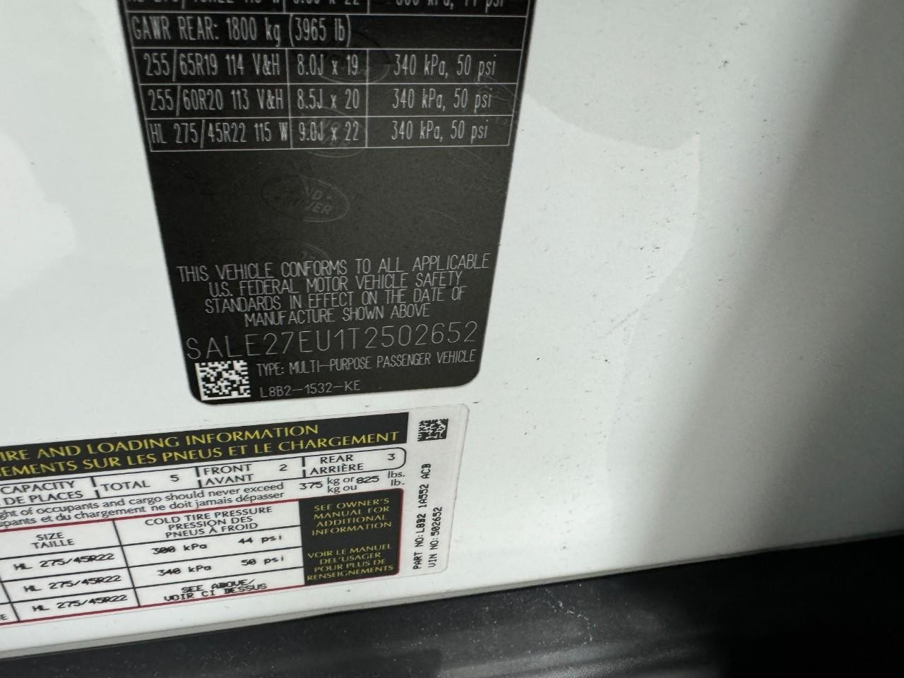 Land Rover Defender Vehicle Full-screen Gallery Image 34