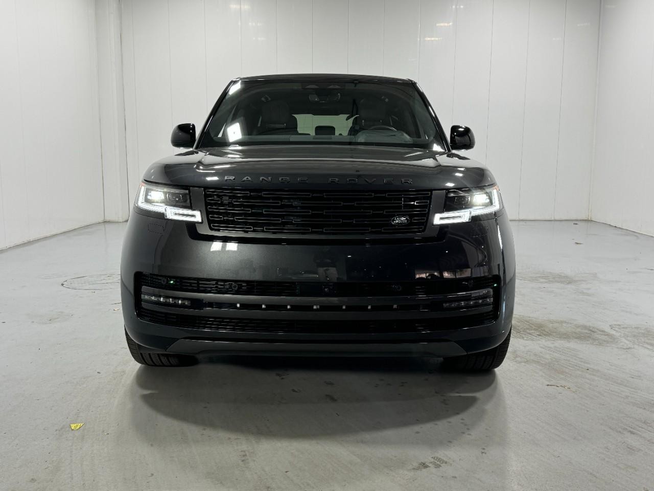 Land Rover Range Rover Vehicle Full-screen Gallery Image 7