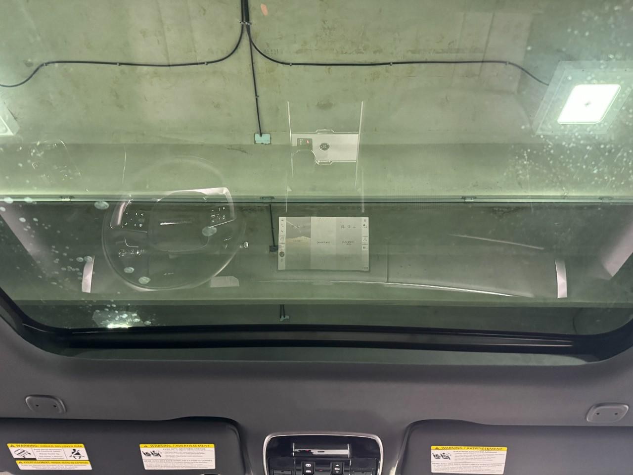 Land Rover Range Rover Vehicle Full-screen Gallery Image 12