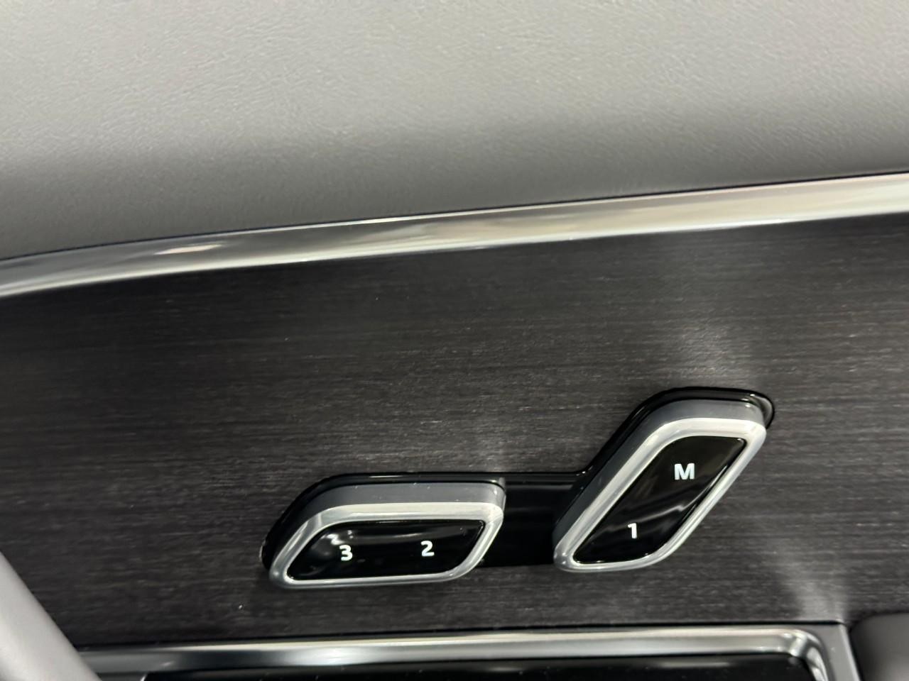 Land Rover Range Rover Vehicle Full-screen Gallery Image 20