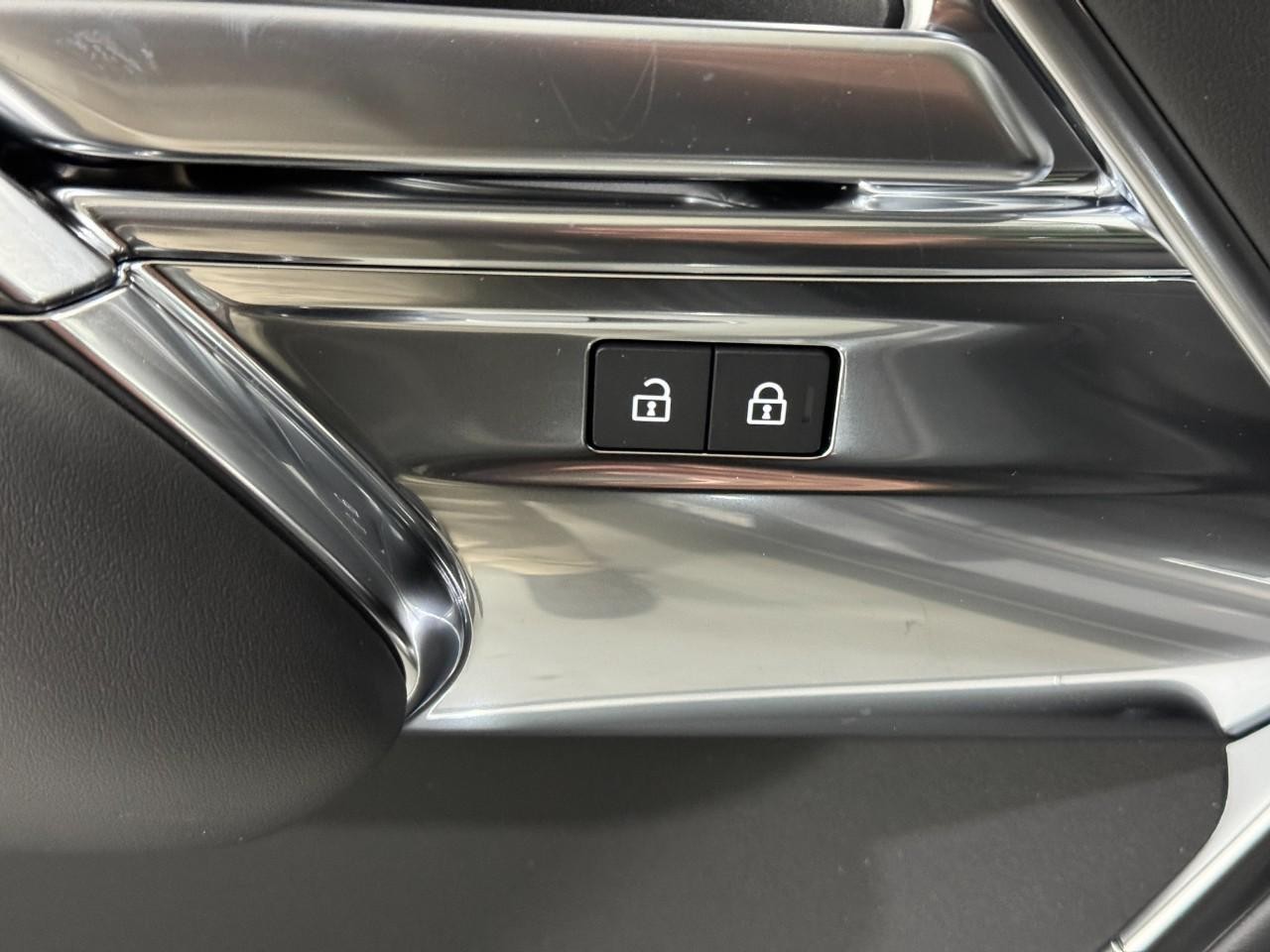 Land Rover Range Rover Vehicle Full-screen Gallery Image 26