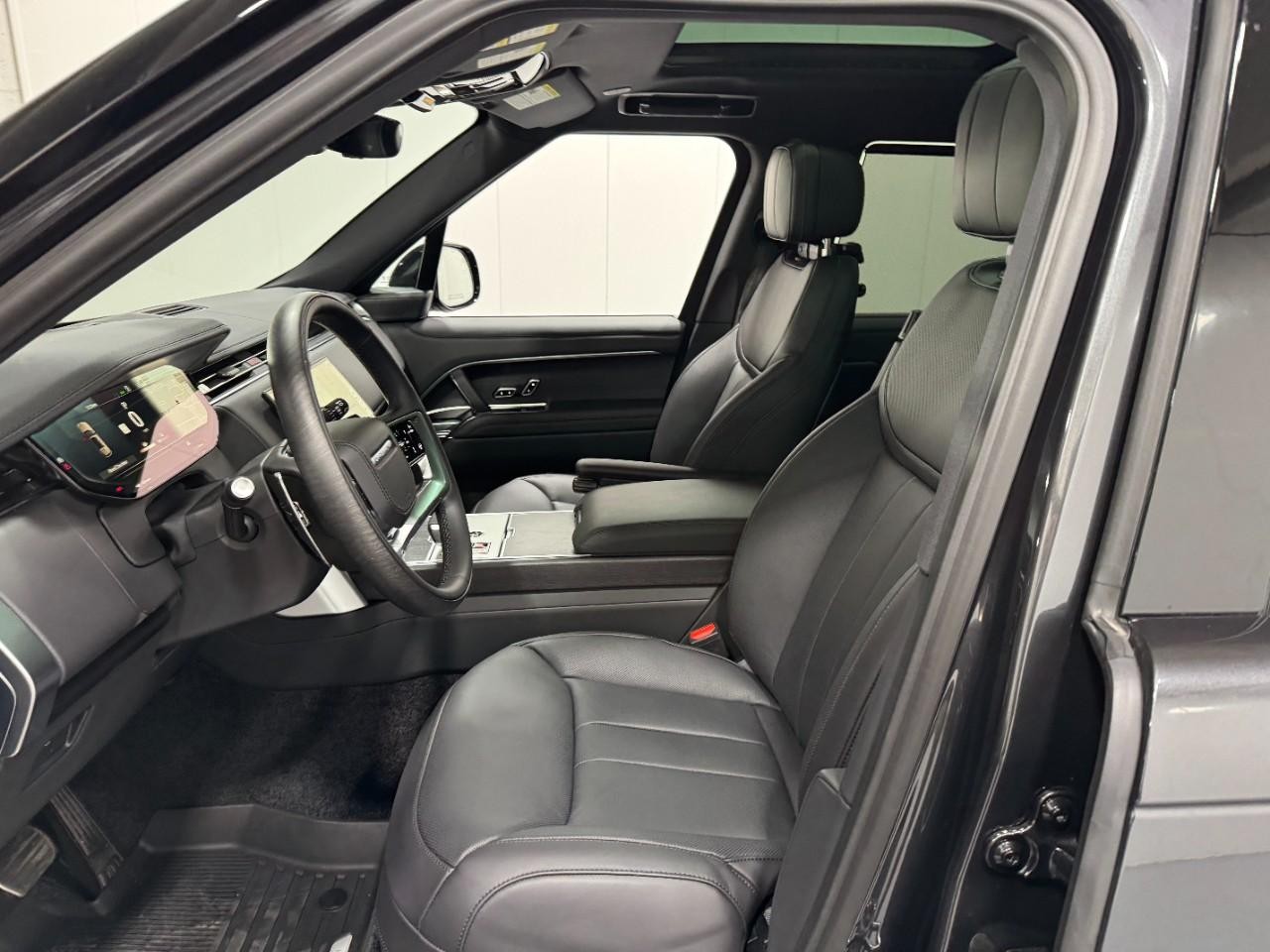 Land Rover Range Rover Vehicle Full-screen Gallery Image 27