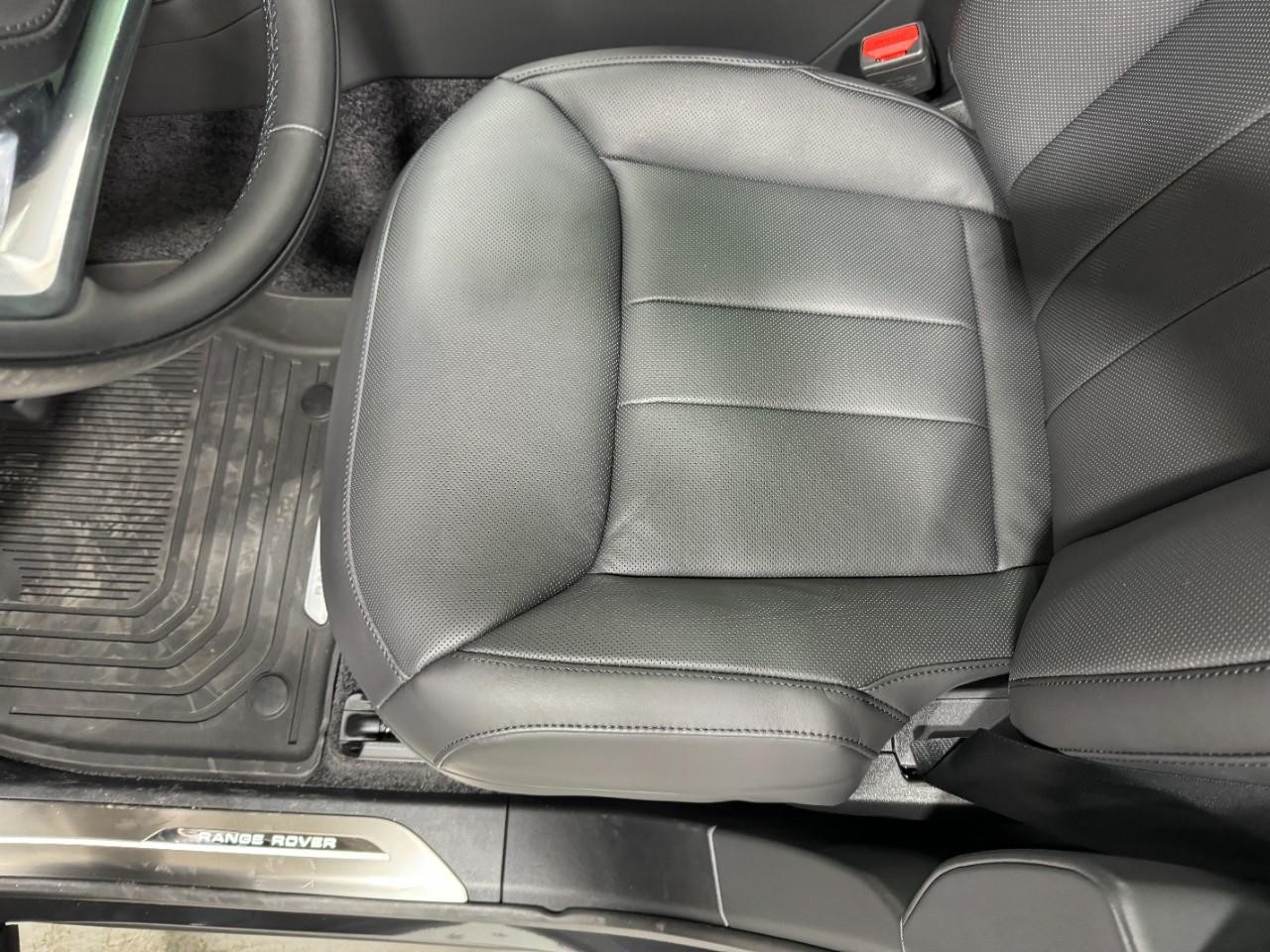 Land Rover Range Rover Vehicle Full-screen Gallery Image 28