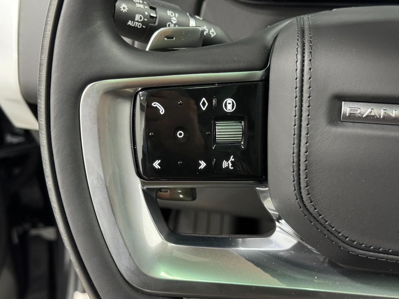 Land Rover Range Rover Vehicle Full-screen Gallery Image 30