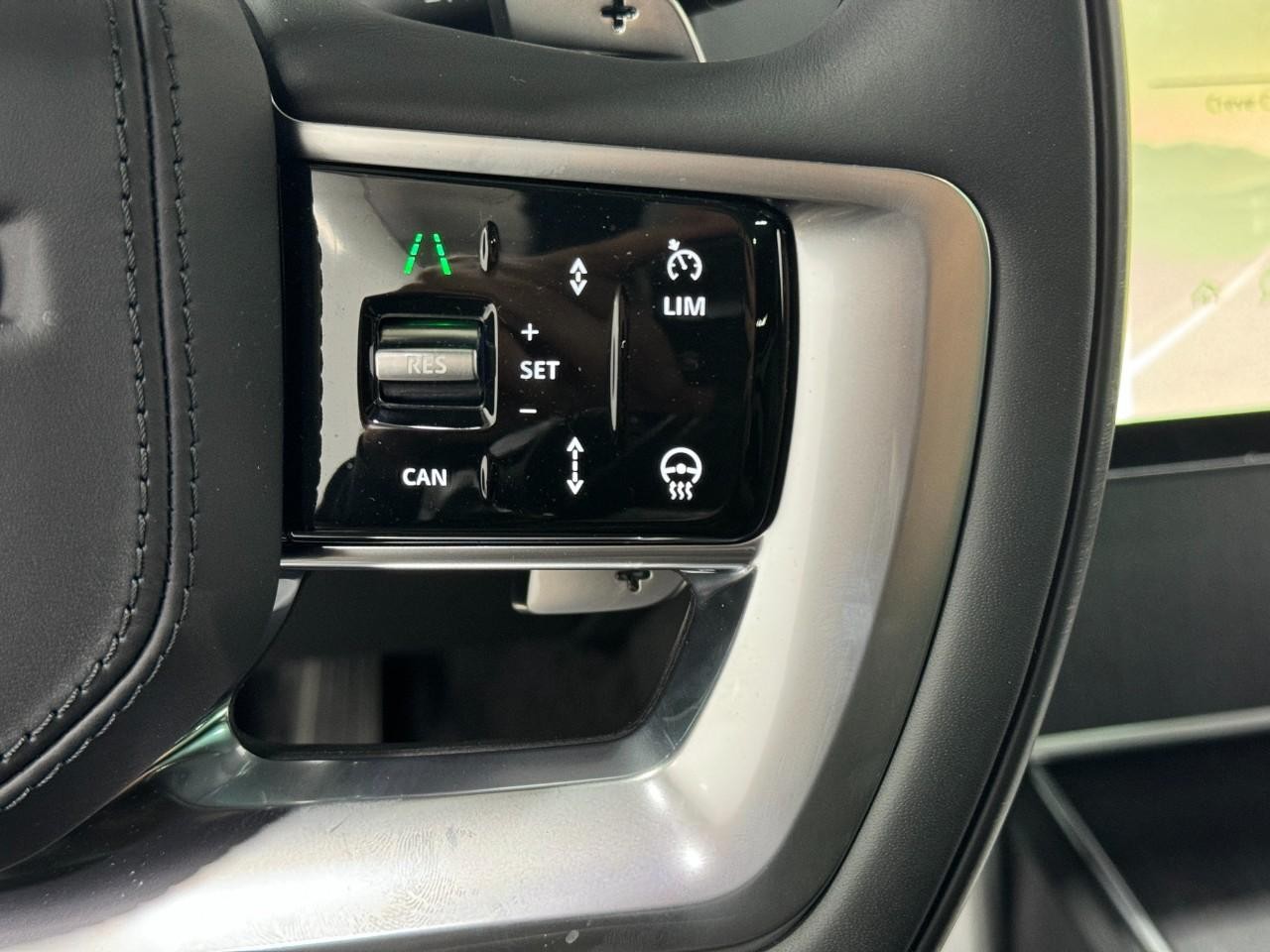 Land Rover Range Rover Vehicle Full-screen Gallery Image 31