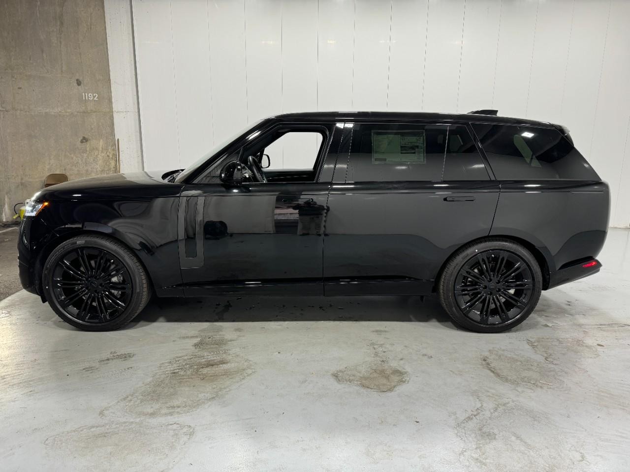 Land Rover Range Rover Vehicle Full-screen Gallery Image 2