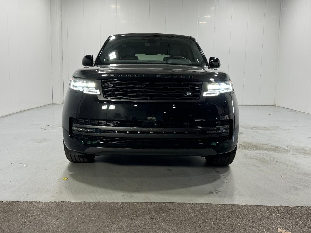 Land Rover Range Rover Vehicle Full-screen Gallery Image 7