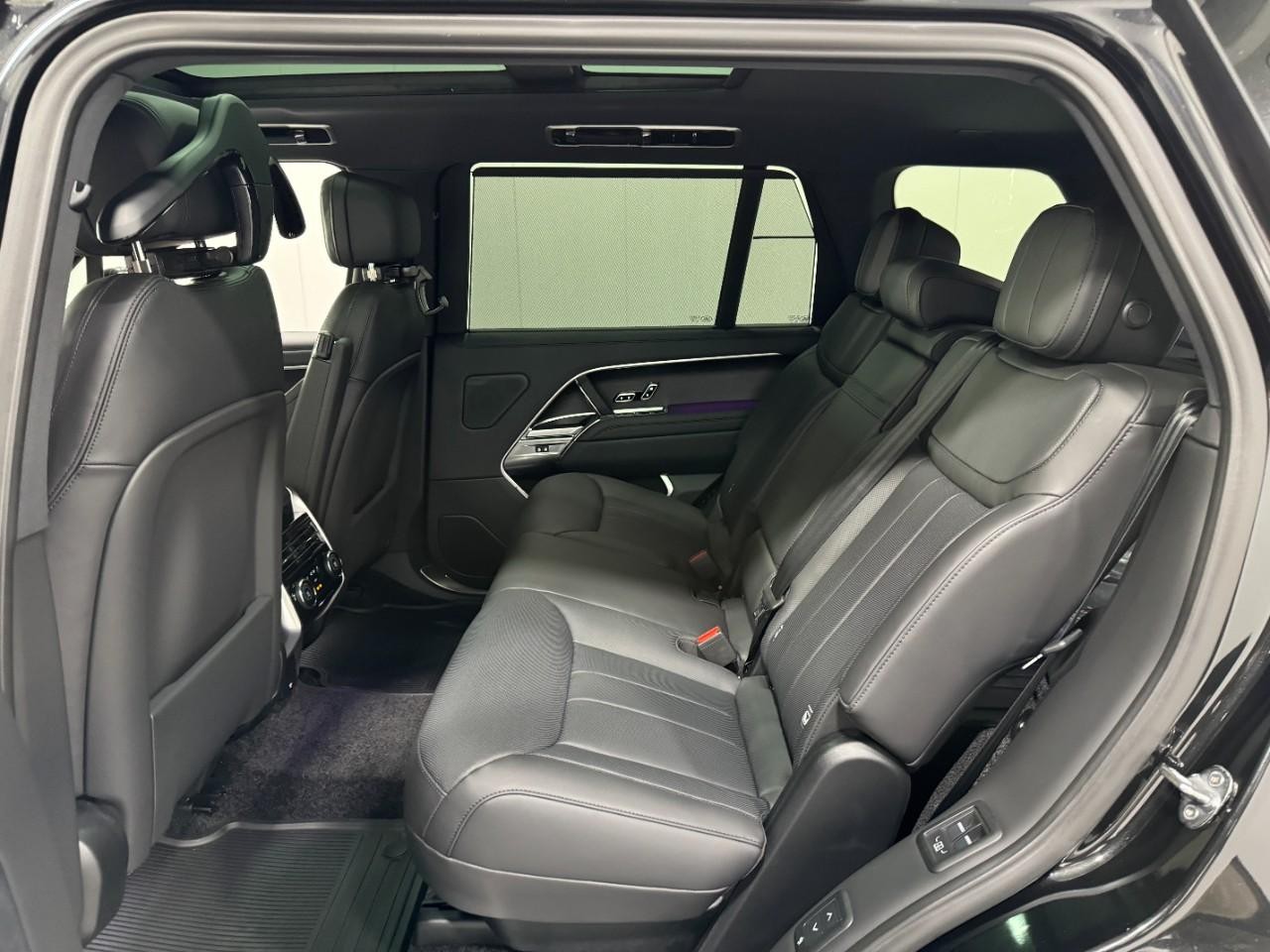 Land Rover Range Rover Vehicle Full-screen Gallery Image 8