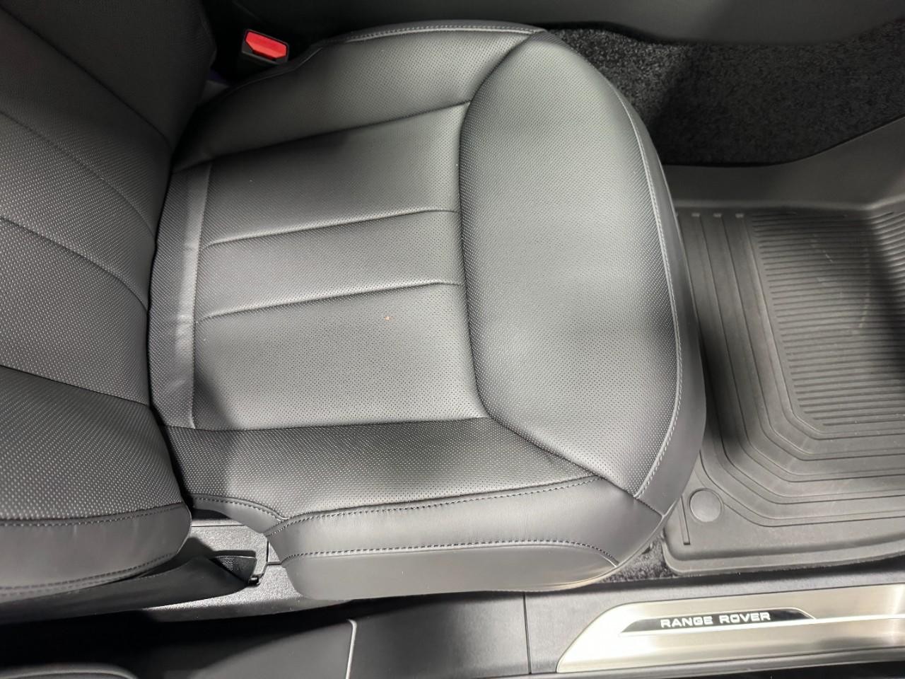 Land Rover Range Rover Vehicle Full-screen Gallery Image 19