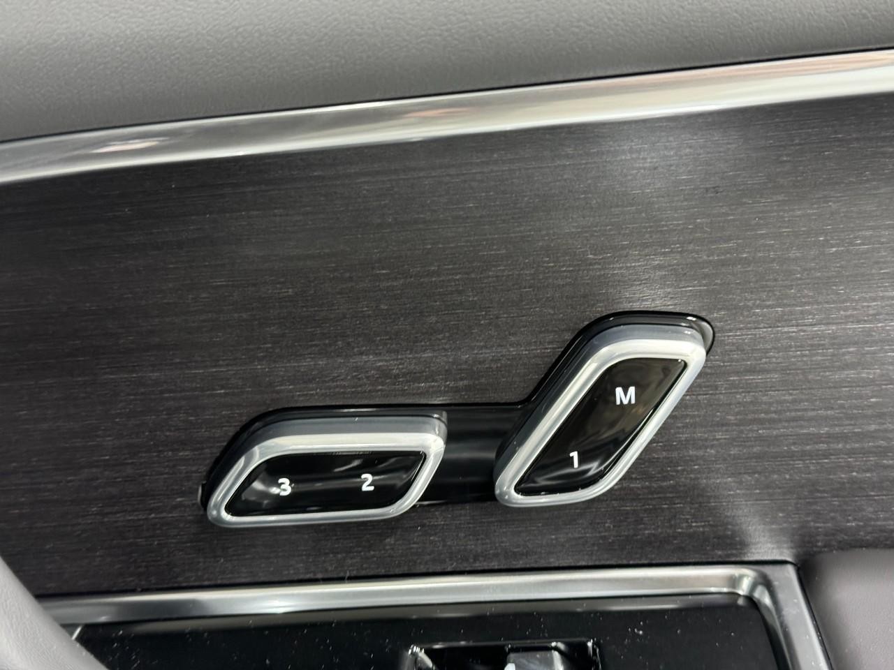 Land Rover Range Rover Vehicle Full-screen Gallery Image 20