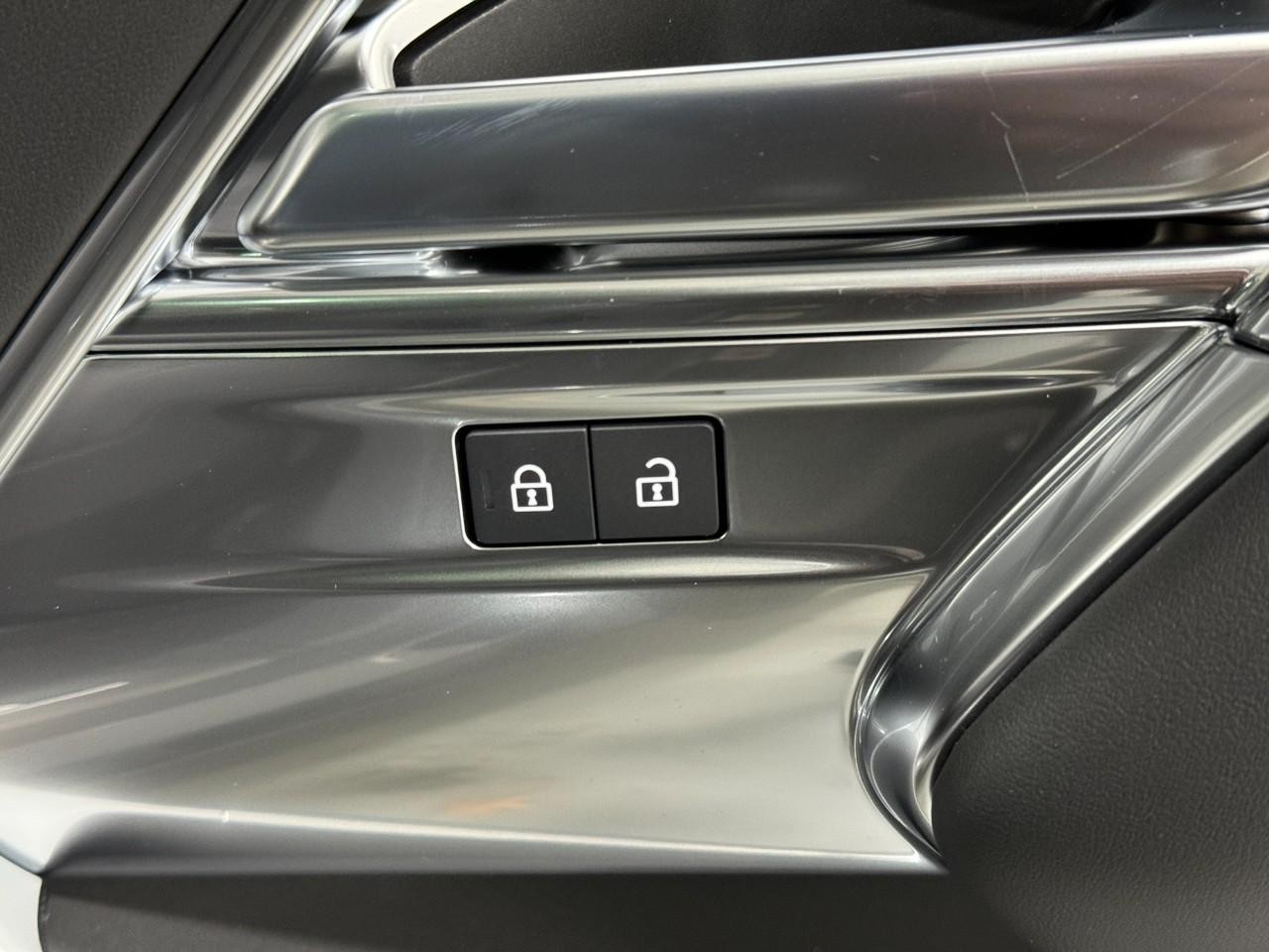 Land Rover Range Rover Vehicle Full-screen Gallery Image 22