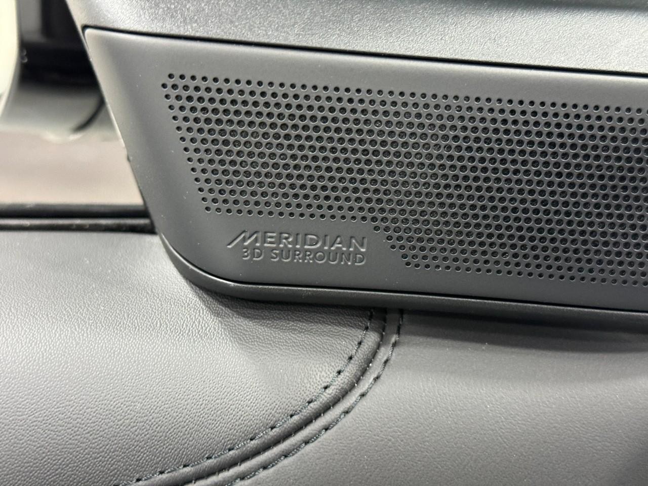 Land Rover Range Rover Vehicle Full-screen Gallery Image 23