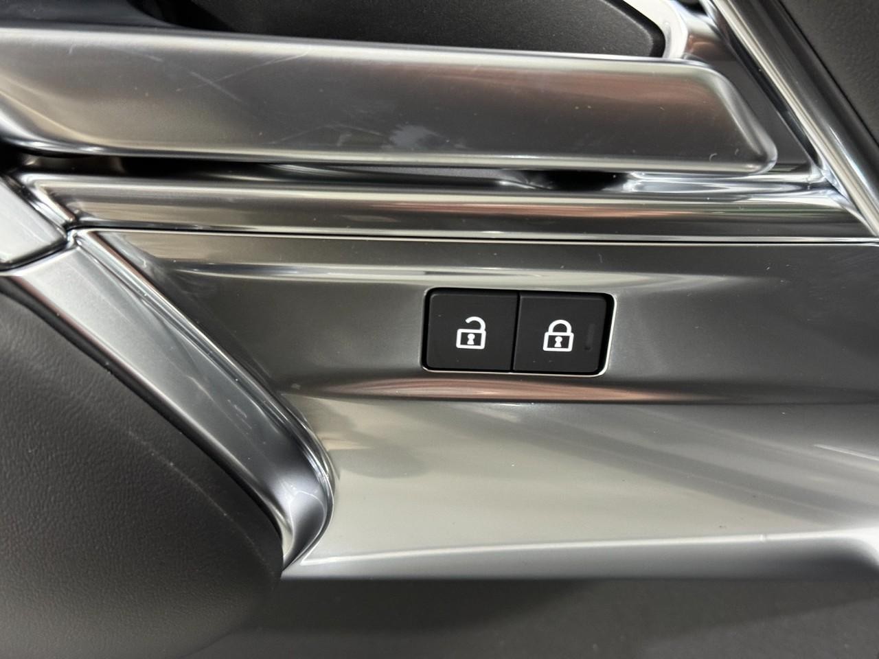 Land Rover Range Rover Vehicle Full-screen Gallery Image 26