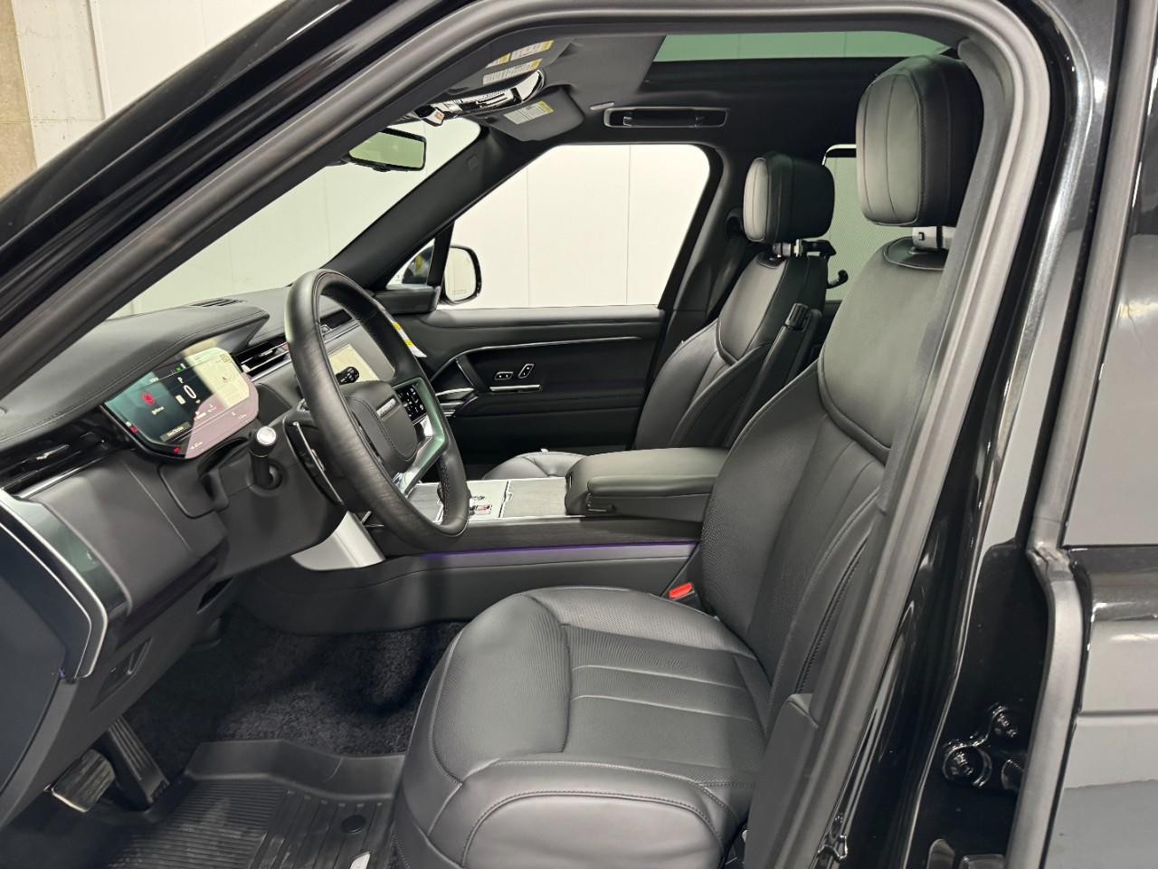 Land Rover Range Rover Vehicle Full-screen Gallery Image 27