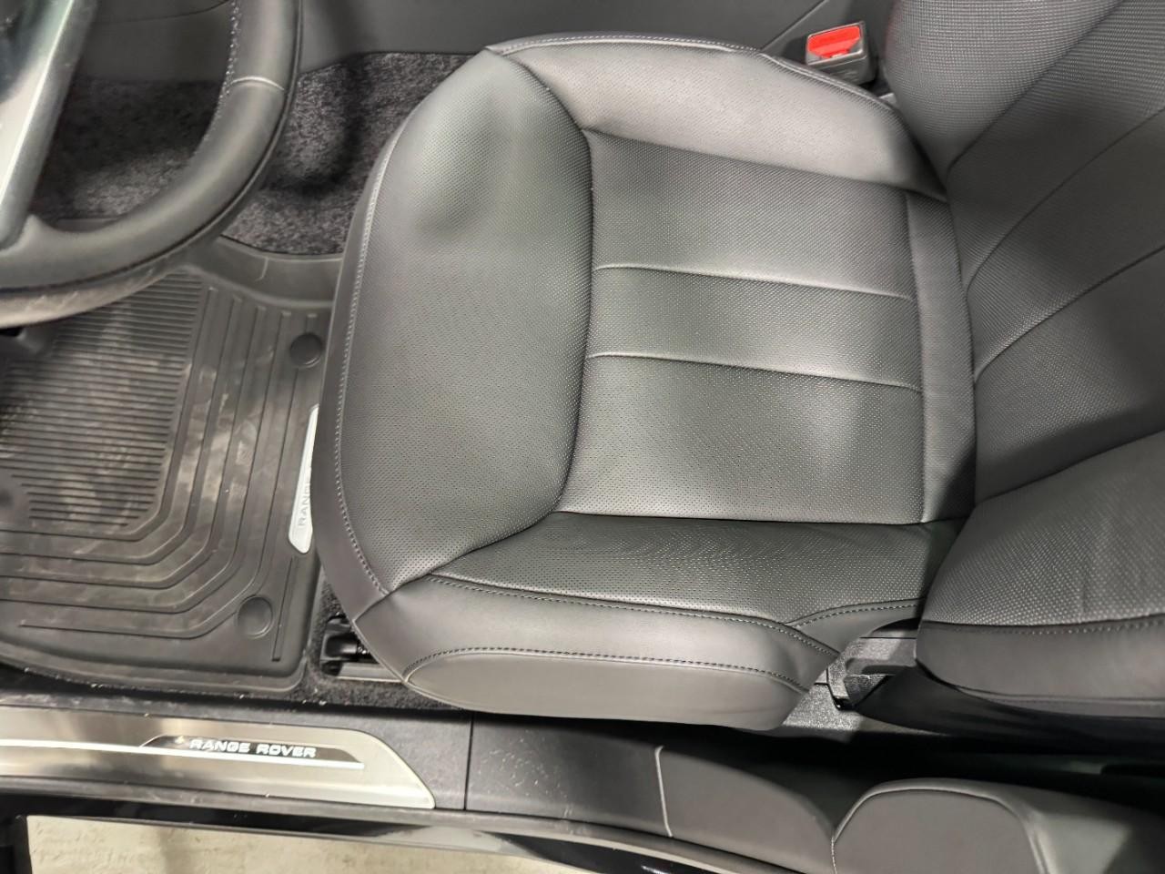 Land Rover Range Rover Vehicle Full-screen Gallery Image 28