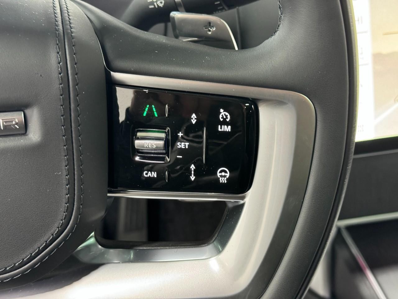 Land Rover Range Rover Vehicle Full-screen Gallery Image 31