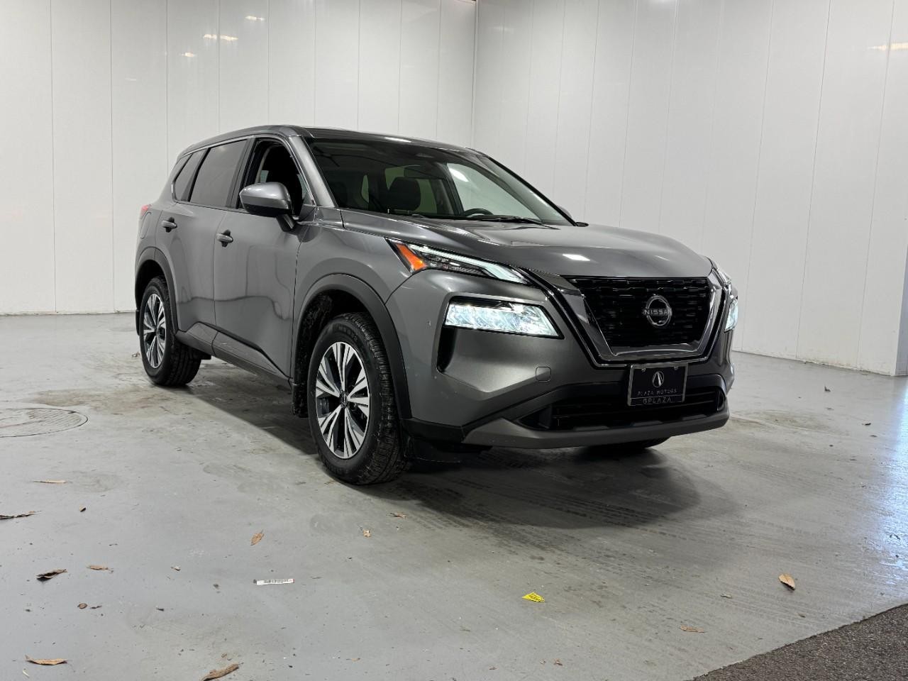Nissan Rogue Vehicle Full-screen Gallery Image 6