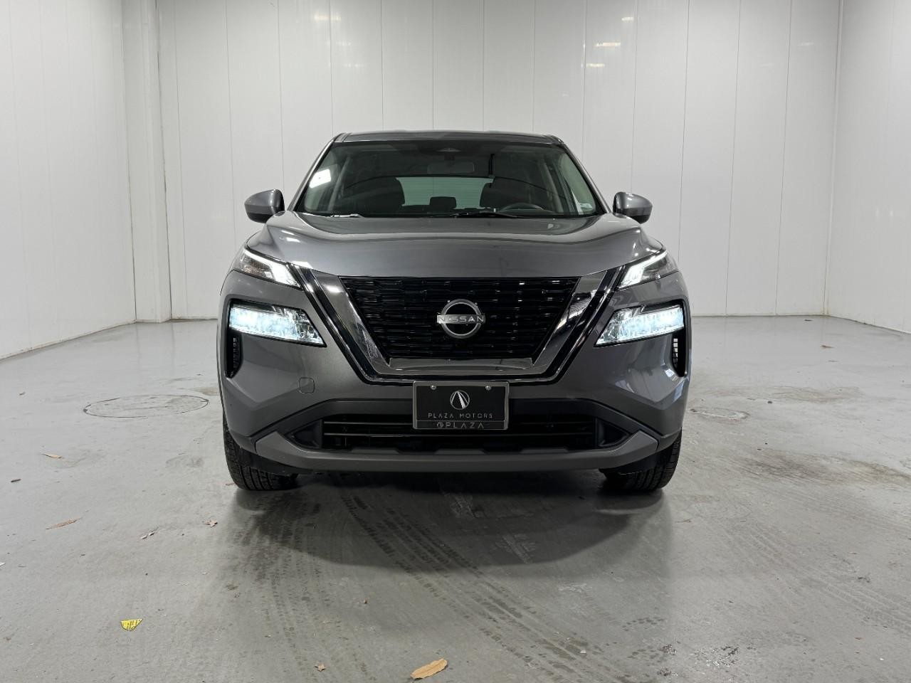 Nissan Rogue Vehicle Full-screen Gallery Image 7