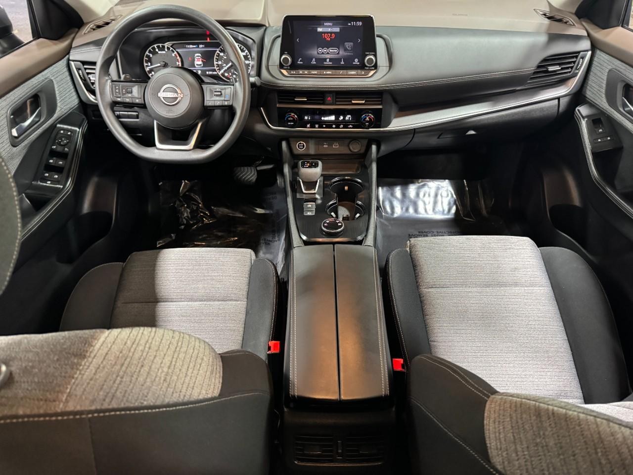 Nissan Rogue Vehicle Full-screen Gallery Image 11