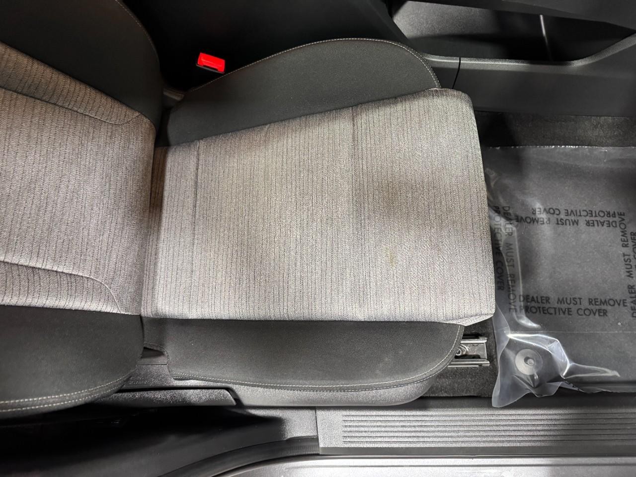 Nissan Rogue Vehicle Full-screen Gallery Image 18