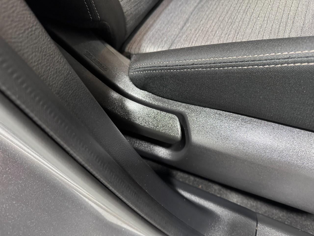 Nissan Rogue Vehicle Full-screen Gallery Image 19