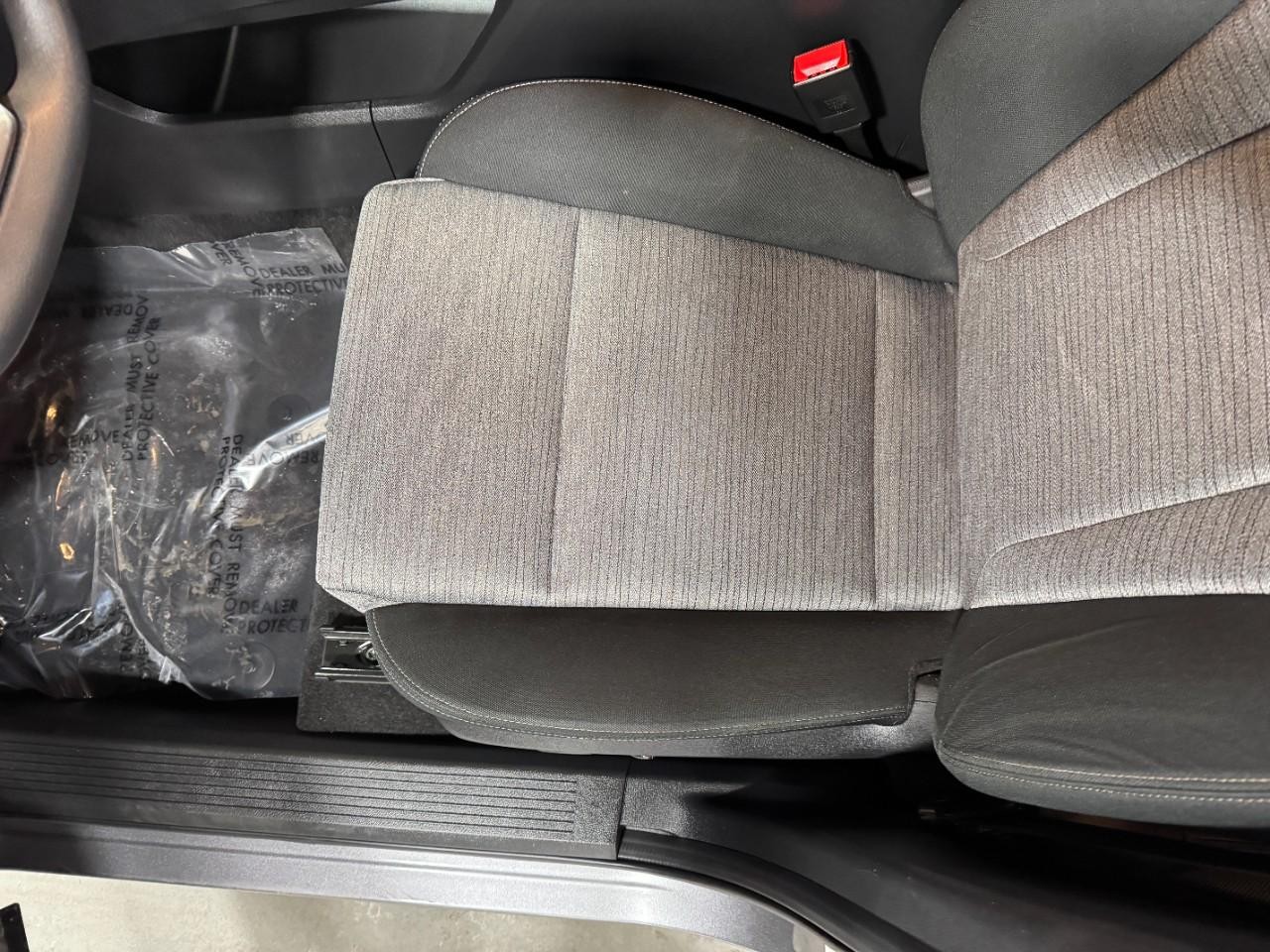 Nissan Rogue Vehicle Full-screen Gallery Image 25