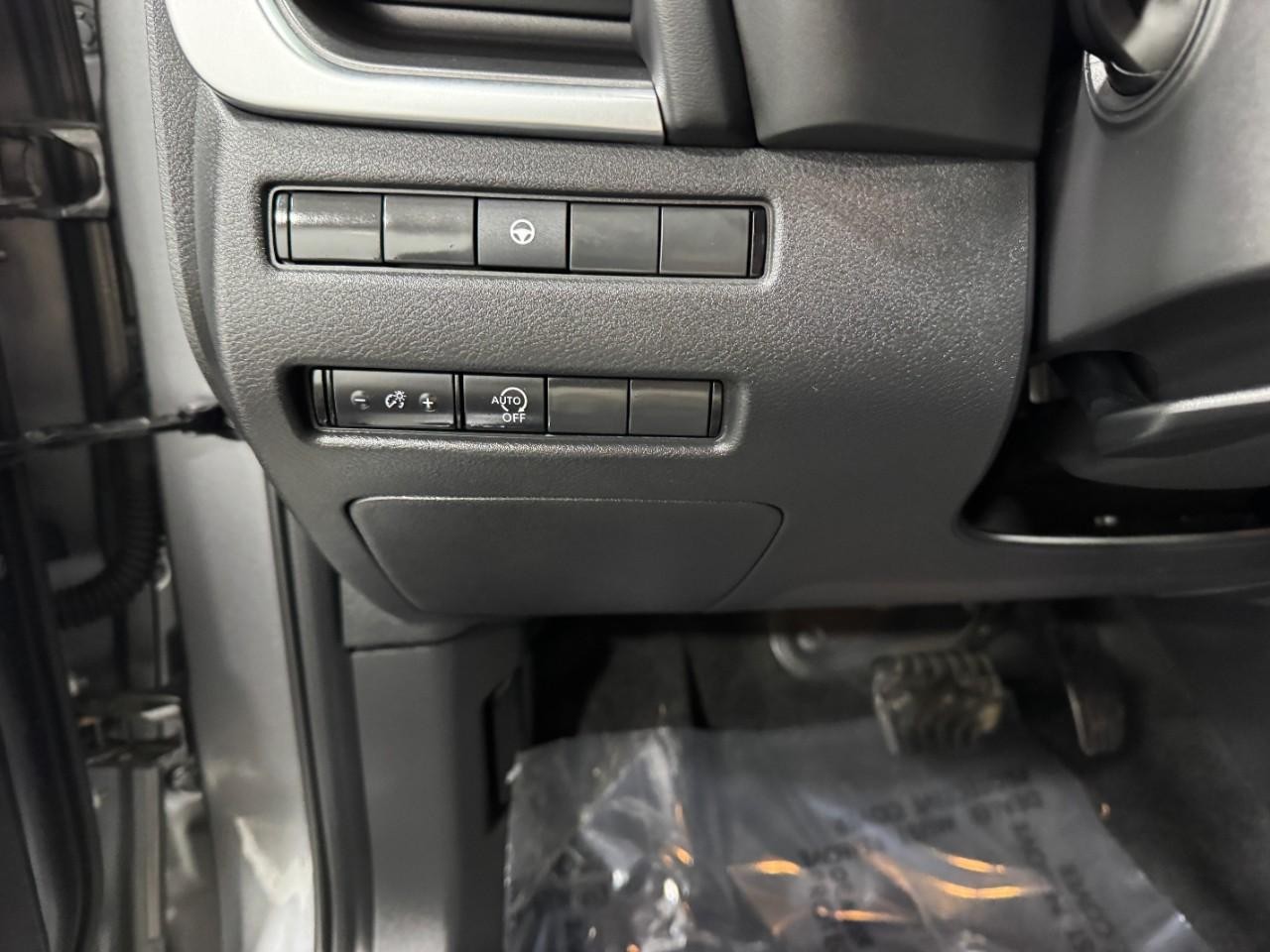 Nissan Rogue Vehicle Full-screen Gallery Image 27