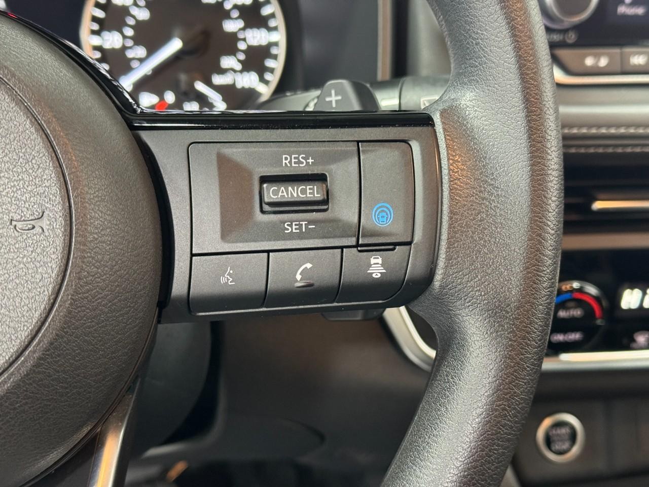 Nissan Rogue Vehicle Full-screen Gallery Image 29